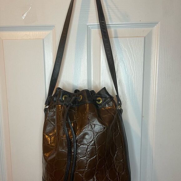 Brown croc prints black trims vegan leather bucket style drawstring shoulder bag - Picture 3 of 13